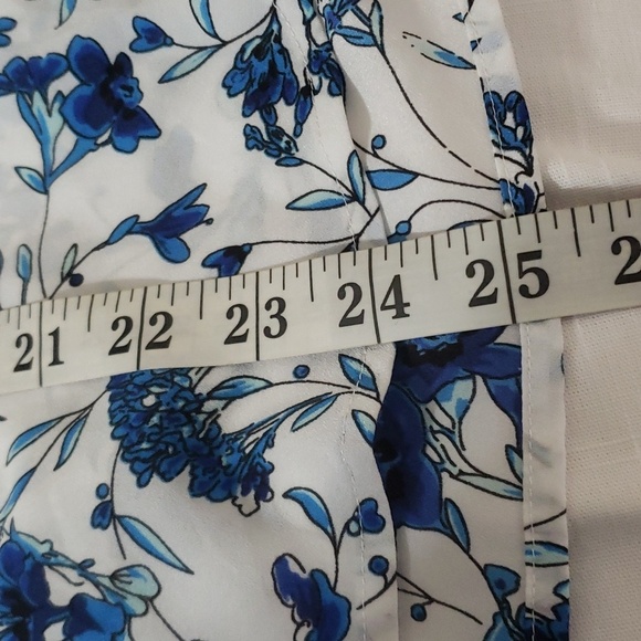 French Connection. Blues & White Floral Top' Raglan 3/4 Sleeves; Scoop Neck. EUC - Picture 12 of 12